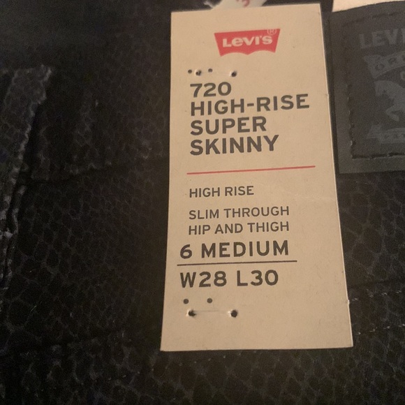 Levi's Women's 720 Python-Print High-Rise Super Skinny Jeans - Picture 6 of 12